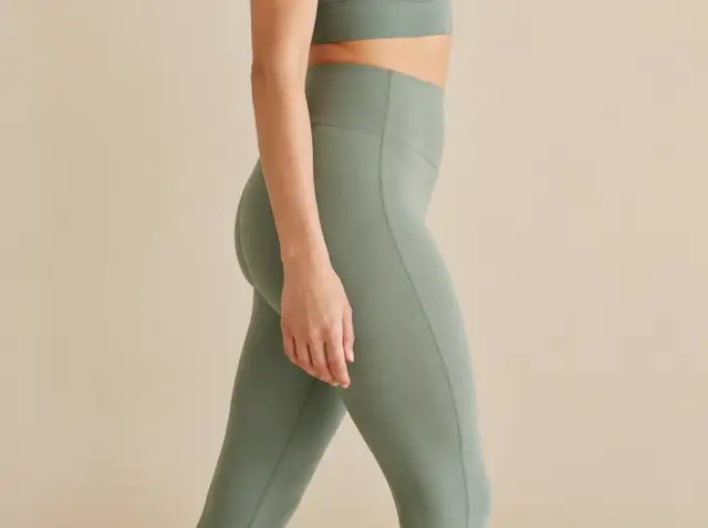 Side view of hips and thighs in activewear